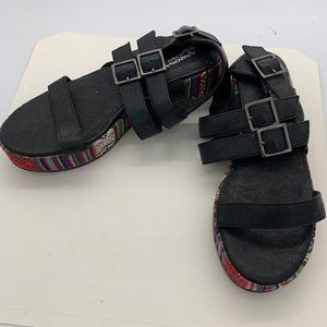 Arizona Jeans Sandals 7-1/2 M Black aztec knit pattern unworn